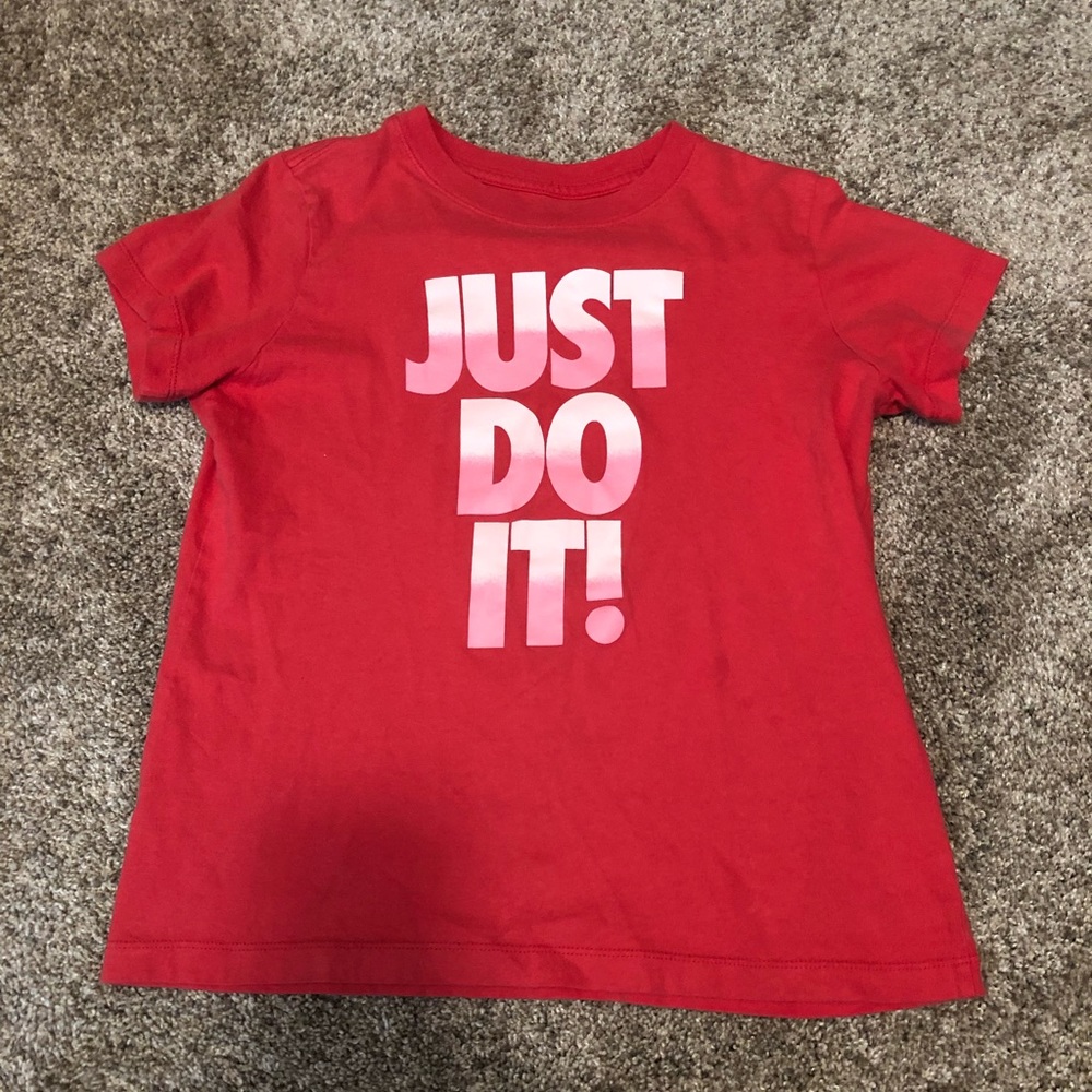 Girls Nike T-shirt